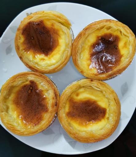 自制葡式蛋挞嫩滑酥脆香甜可口,港式蛋挞可以用葡式蛋挞水