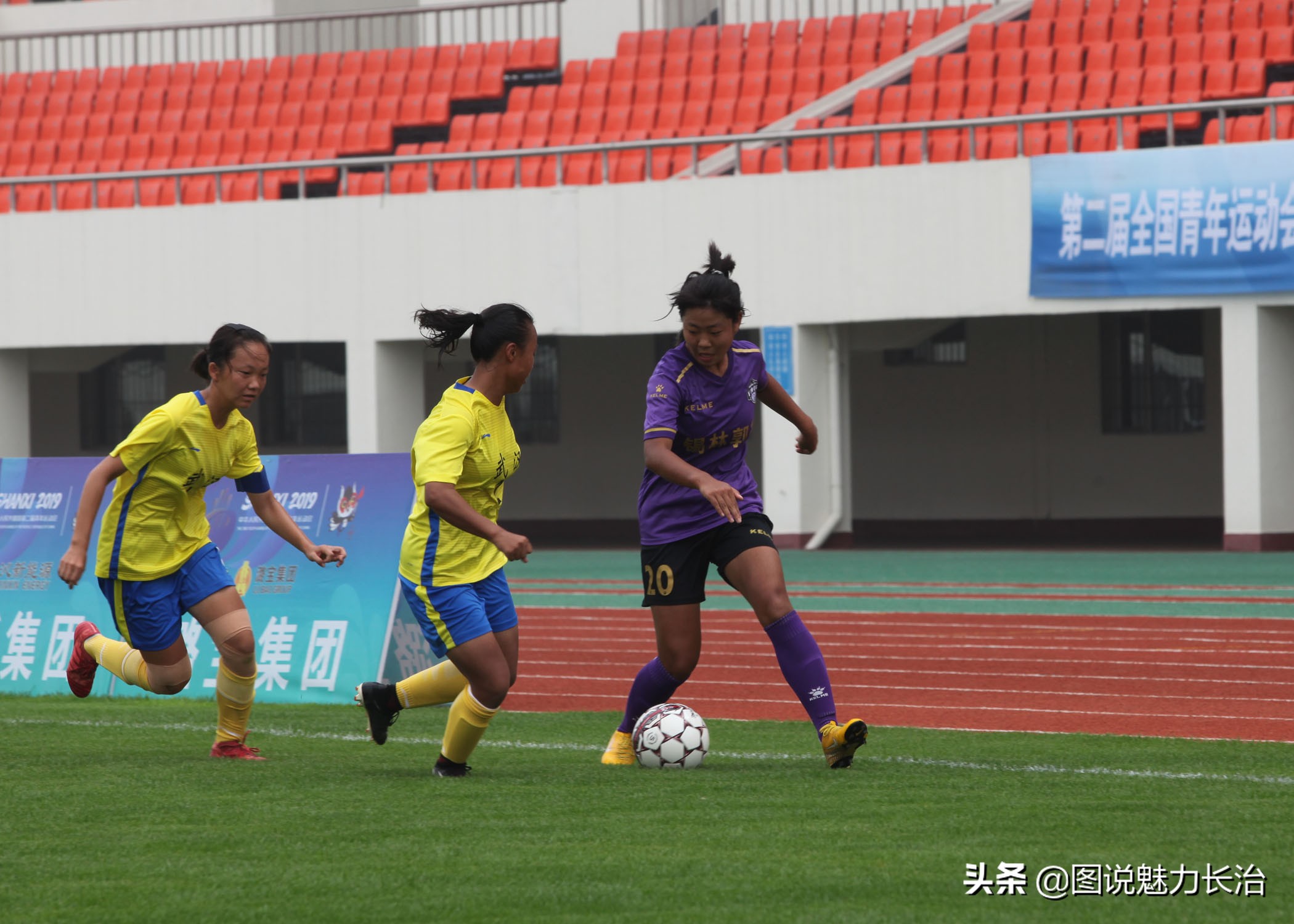 足球球员受伤瞬间,盘点足球比赛上的精彩瞬间