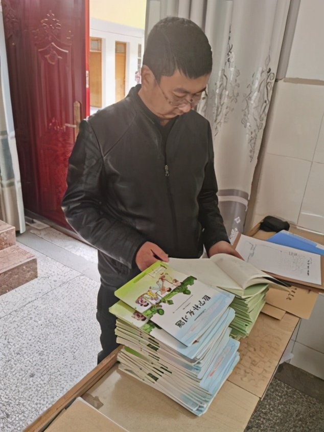 县教师发展中心视导检查曹庙小学教育教学工作