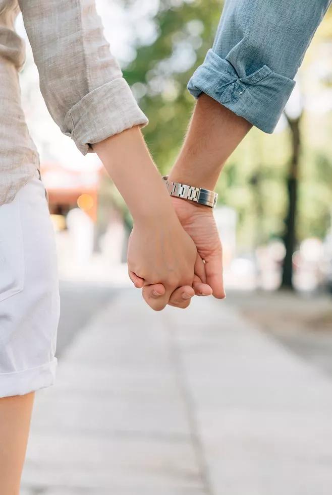 女票赌气说累了要睡了怎么回复,女朋友说心累高情商男如何回复