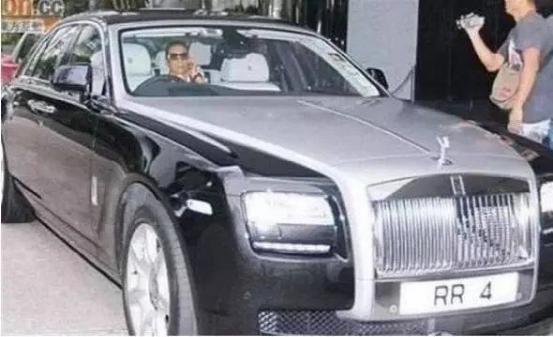 70岁老人找小20岁的女友,周润发年轻时的情史