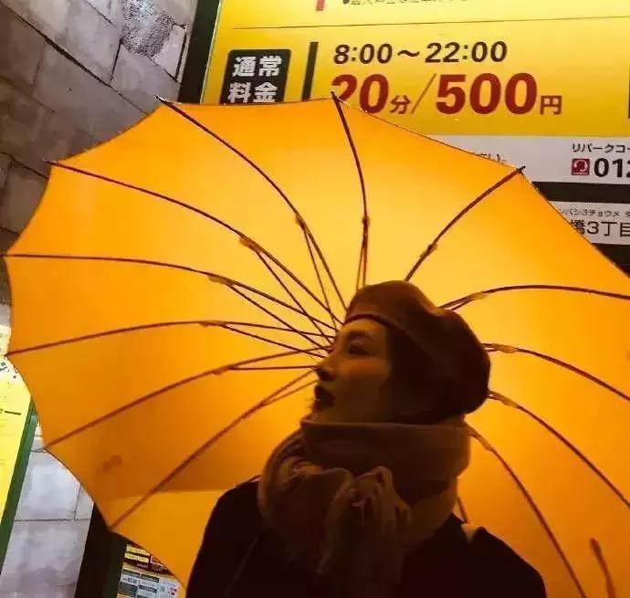 帽子围巾一体的戴起来很暖和,帽子围巾好时髦