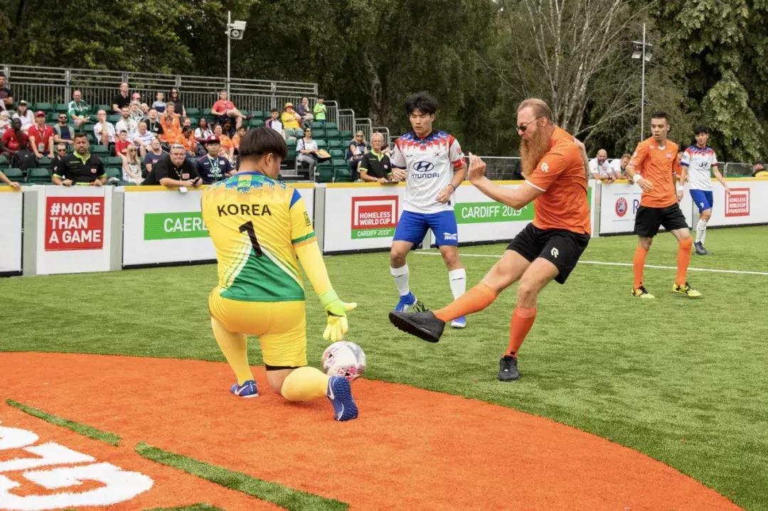 让无家可归之人成为球星，这个世界杯属于流浪者