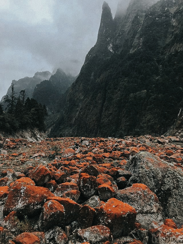 燕子沟红石滩景观,燕子沟景区攻略