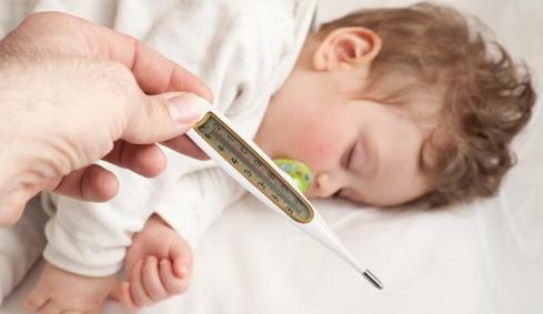 宝宝发烧千万别犯这些错误,宝宝发烧这4件事绝对不能做