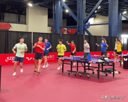 国乒热身赛樊振东孙颖莎,刘国梁对孙颖莎樊振东对比