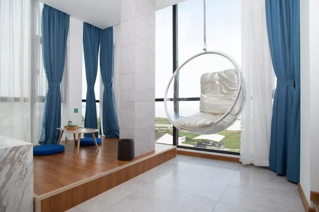 逃离城市躲进山野享受冬日暖阳,安静而美丽的渔村