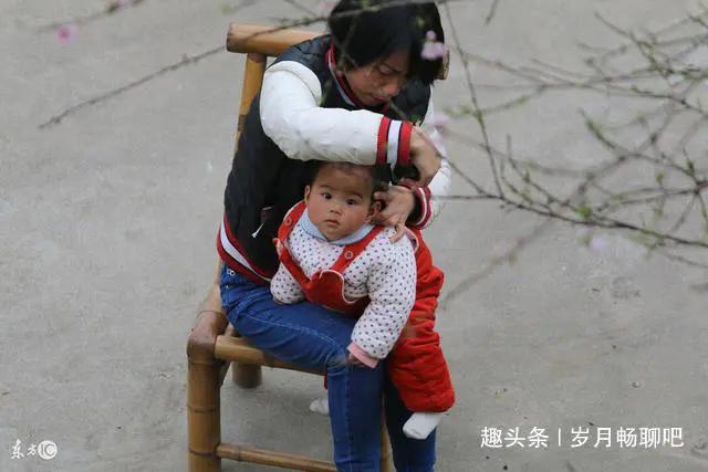 被丈夫暴打的她离家出走活出了自己的精彩，之后又把女儿接到身边