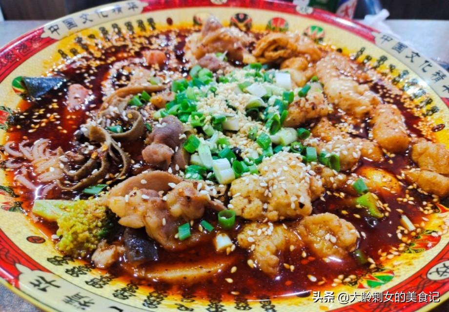 品尝成都美食必吃的十大名小吃,成都美食小吃视频