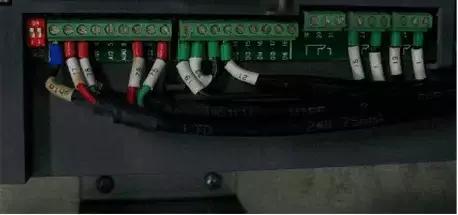 施耐德1.5千瓦的变频器接线端子图,变频器接线端子内部电路图