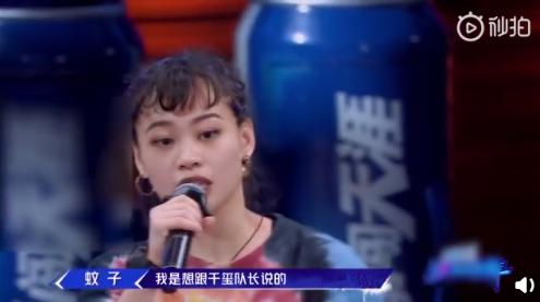 小孩子说你脚臭你该怎么怼,当众吐槽女生脚臭被骂惨