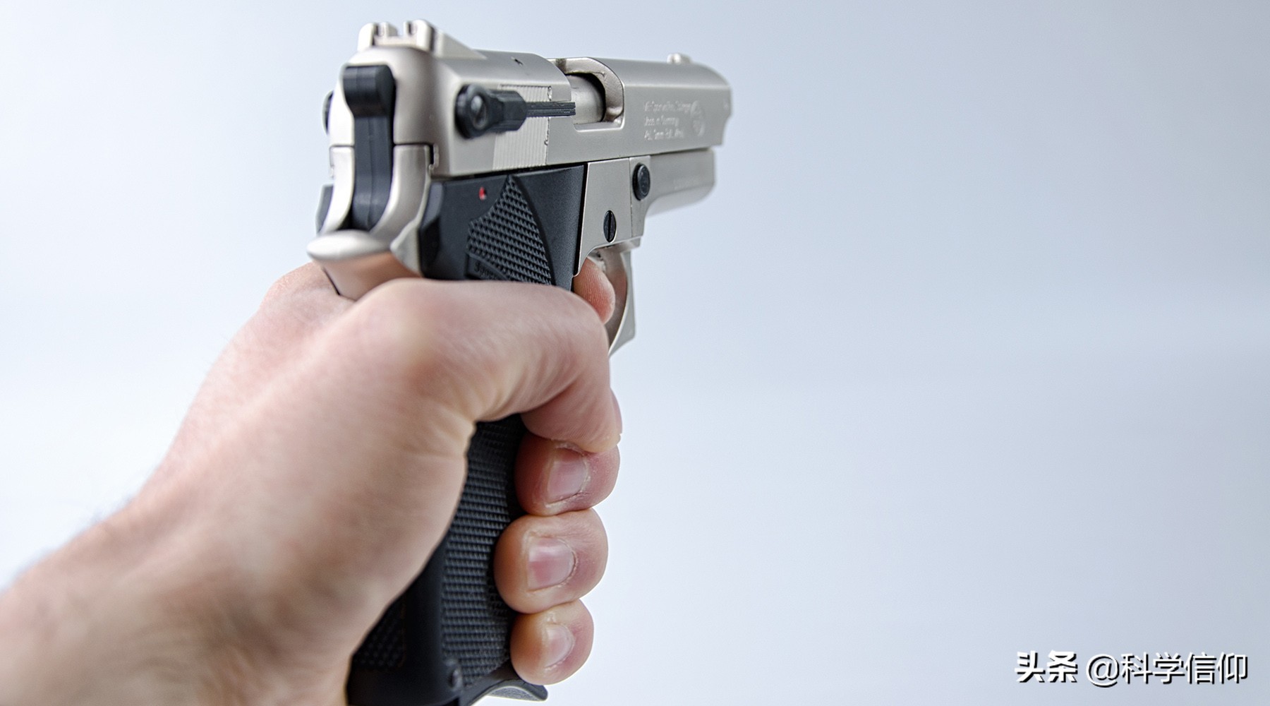 在太空中开枪会飞到哪里,在太空开枪子弹可以飞吗