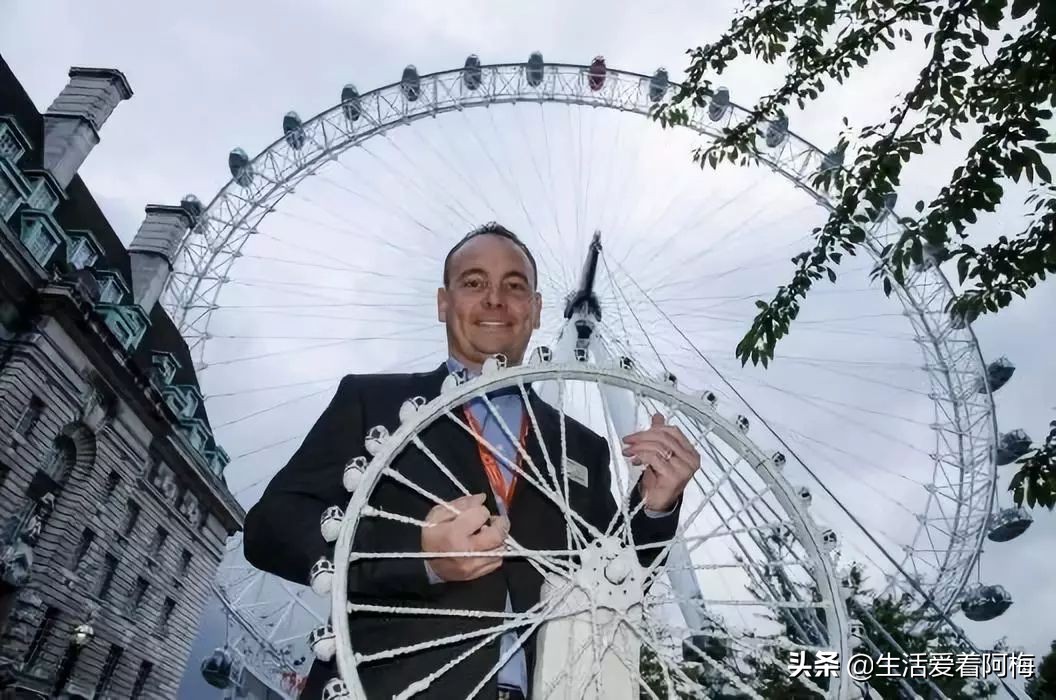 她开了间超市，卖的东西却全是假的，9000件商品，竟被一抢而空