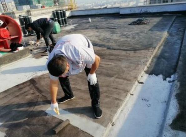 楼顶漏水修复楼顶费用由谁来出,楼顶漏水最简单的补救方法