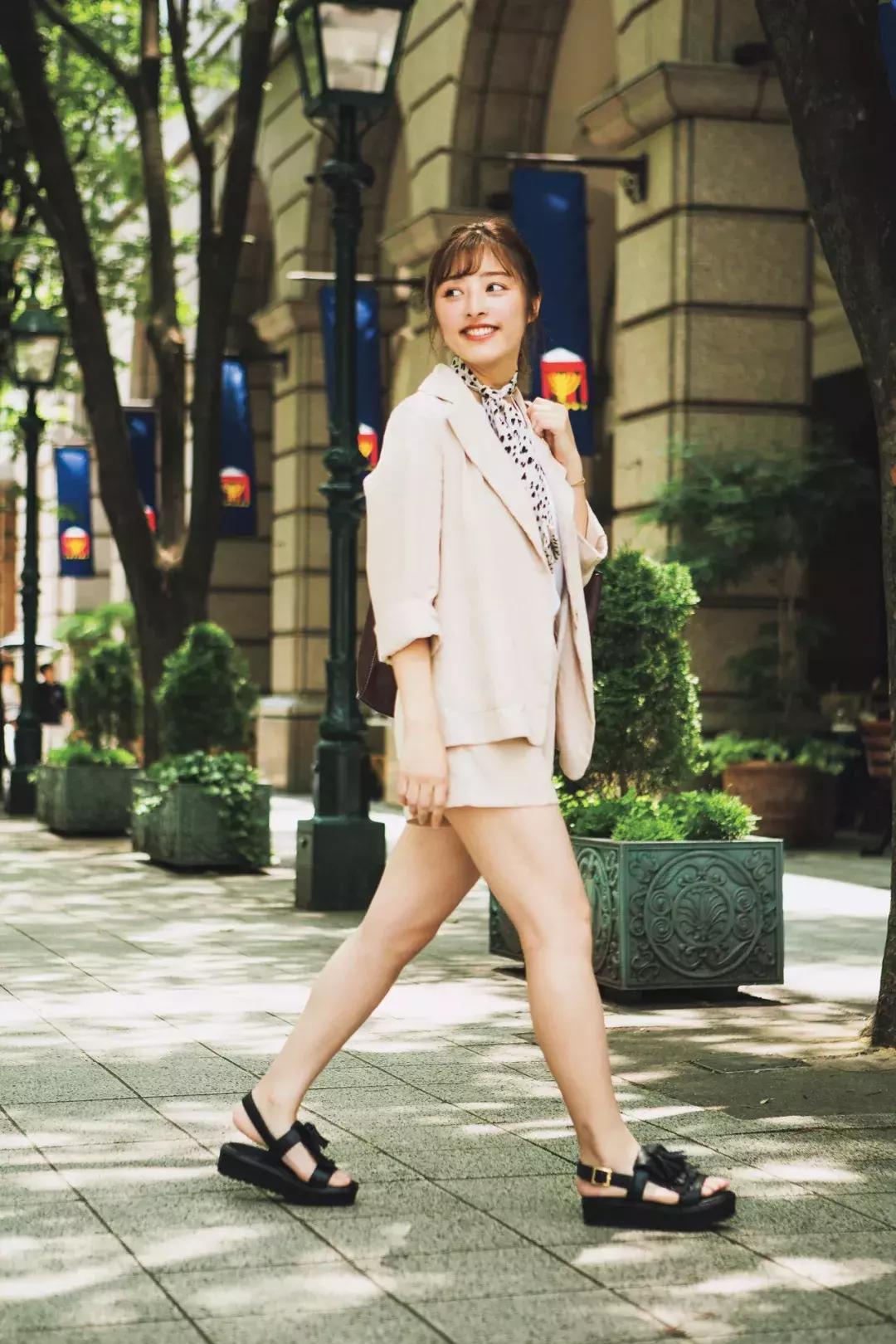 日杂时尚街拍美女,街拍日杂美女穿搭