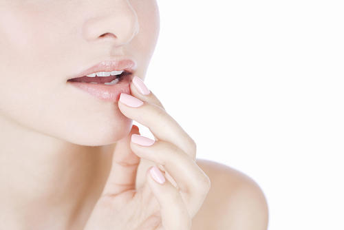 别让干纹变皱纹新手心得,别让嘴唇纹暴露了你的一切