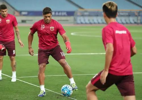 胡尔克加盟上海上港身价,上港租借胡尔克