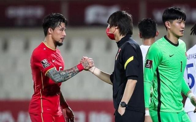 如果中国人都看不起中国人，这球还能踢好？