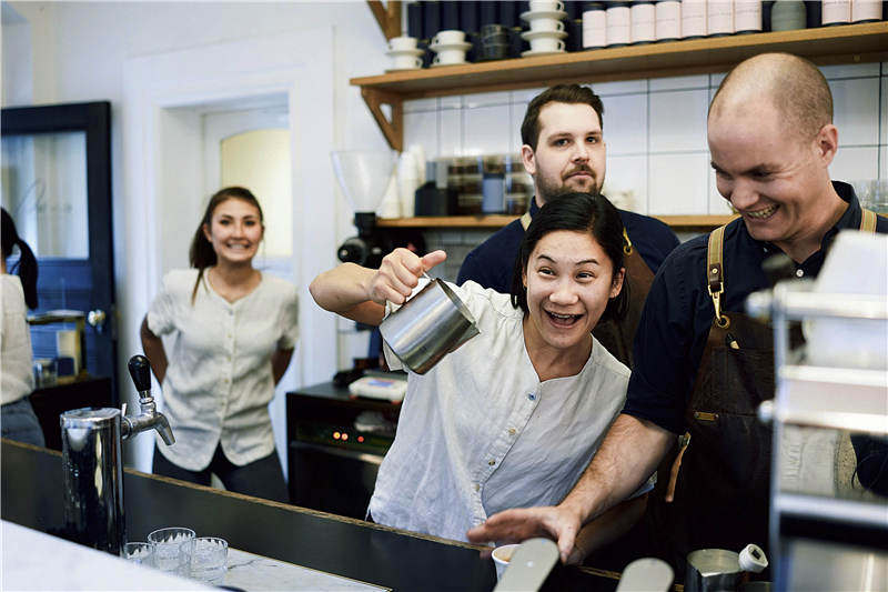 在咖啡馆办公是什么感受,为什么很多人喜欢在咖啡馆里工作