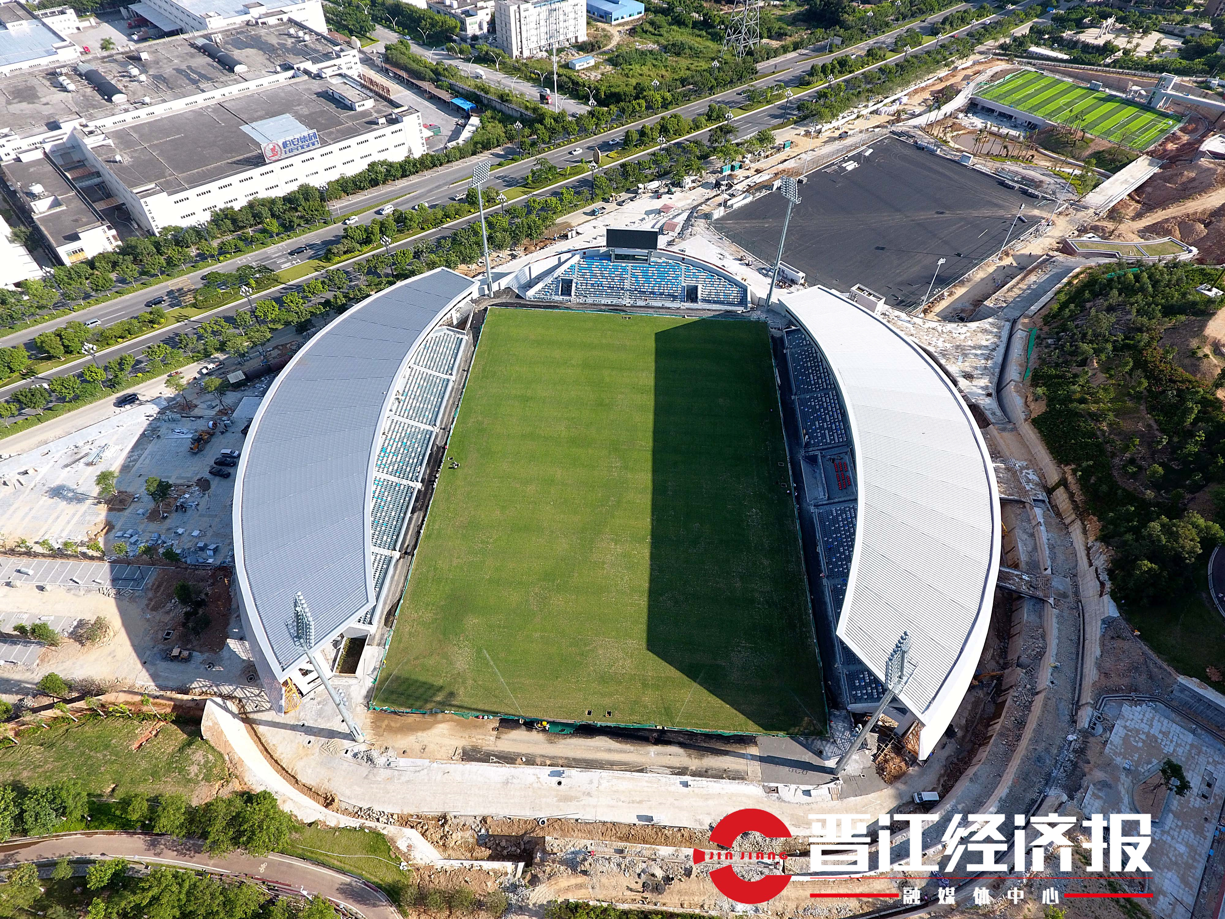 绿草如茵多少钱,晋江足球公园建好了吗