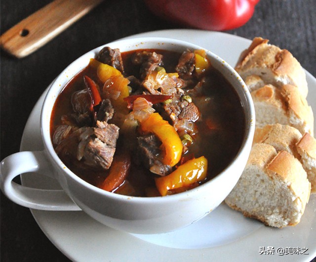 阜阳牛肉汤汤色清亮,牛肉汤最好吃的做法小视频