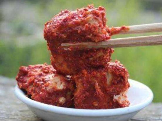 做霉豆腐，只加食盐是不行的，多加这“3样”，美味提升“1倍”