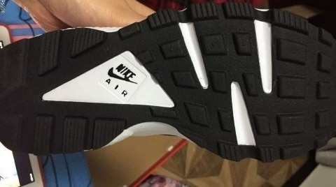 某男子买假鞋退真鞋,警方打击卖假鞋