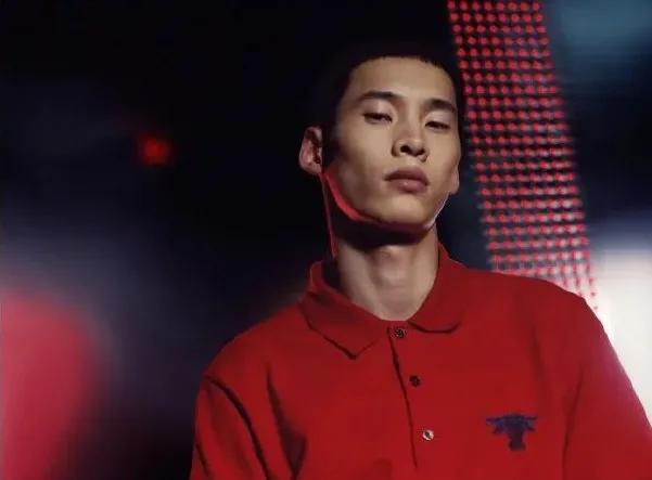 巴宝莉与lv哪个好,lv巴宝莉经典款