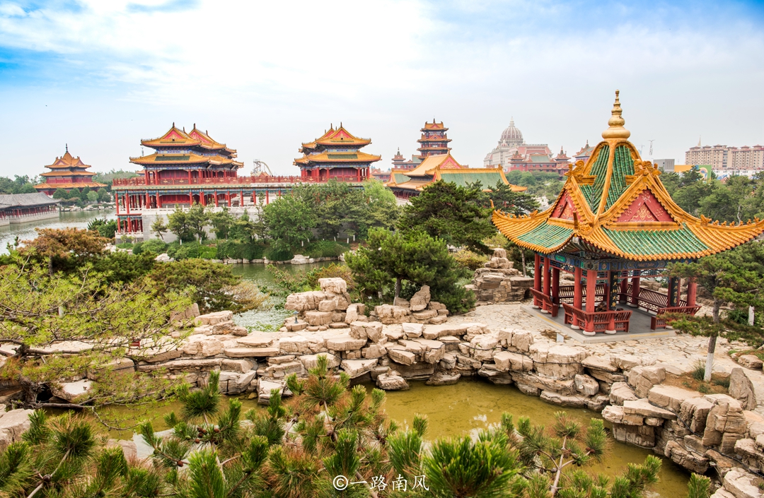 山东蓬莱有“三座仙山”,流传着长生不老药的传说,游客如入秘境