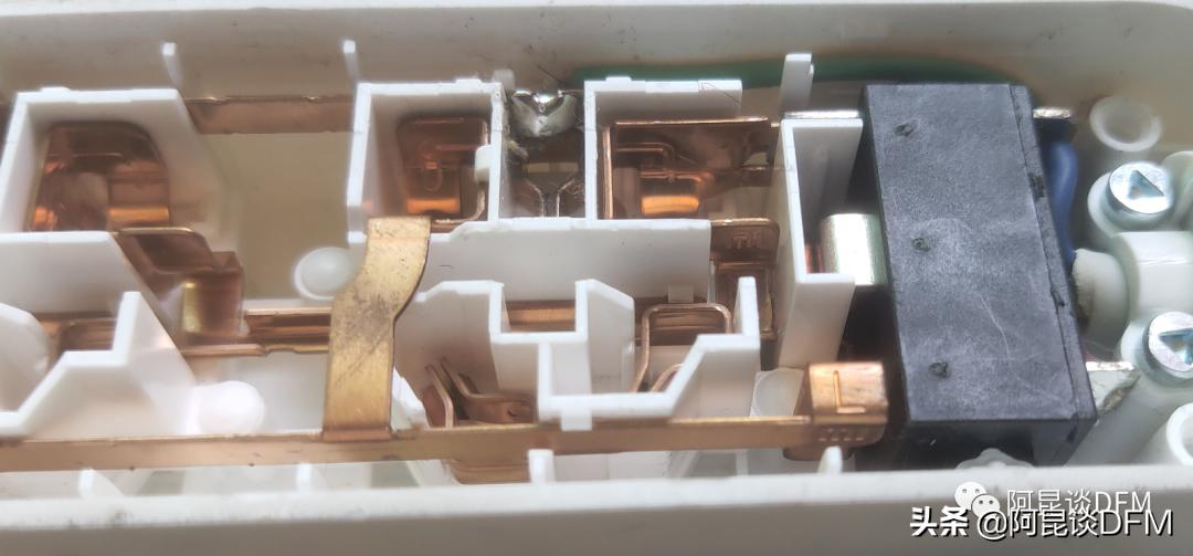 拆解小米插板,小米插座拆解评测