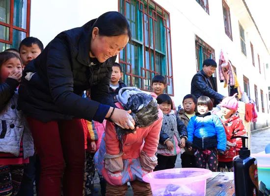 19岁少女患上严重妇科病,23岁女孩不换内裤得妇科病