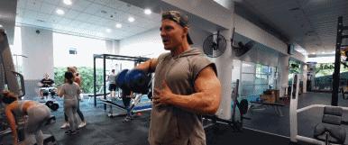 哑铃肩部怎么练宽最快出效果,如何在家哑铃锻炼肩部动作详解