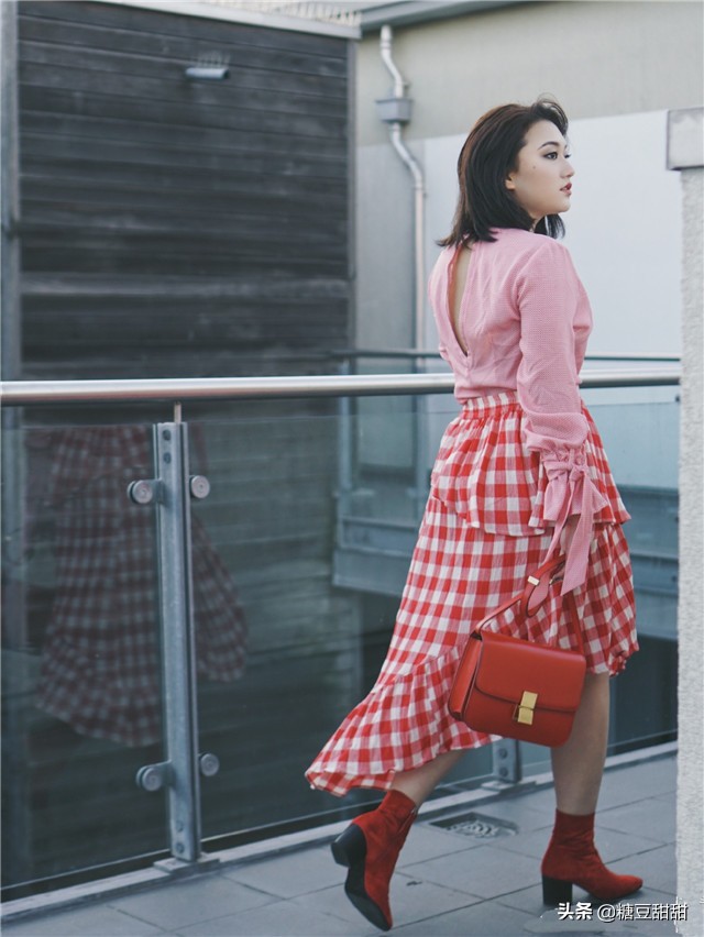 格纹元素怎么穿才更时髦,格纹经久不衰的经典潮流穿搭