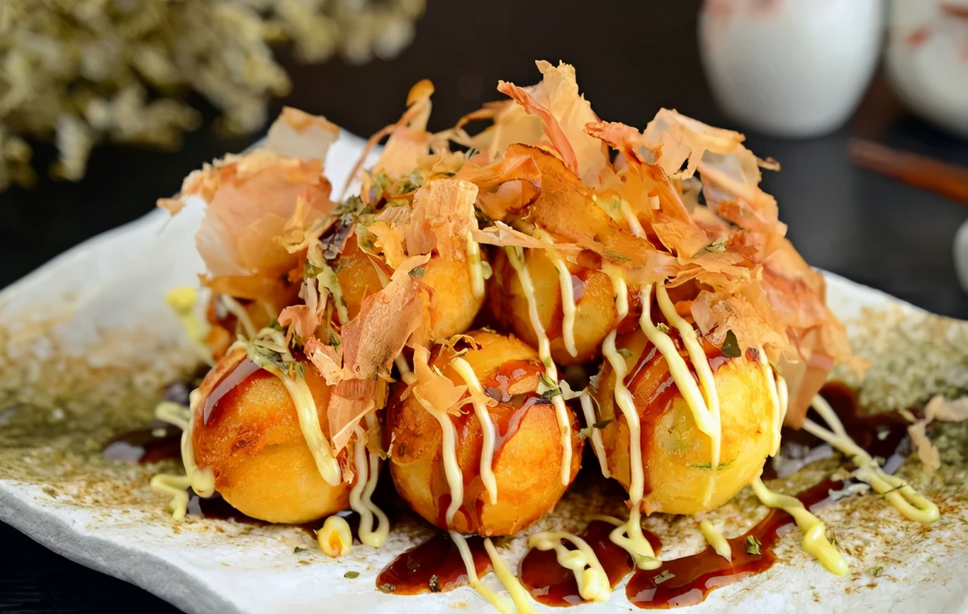 摆摊卖章鱼小丸子做一天赚多少钱,章鱼小丸子月入多少