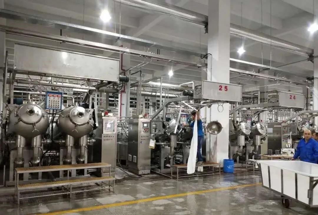 外贸行业跌入“冰点”，印染厂工人被迫轮休，企业发生活费养工人