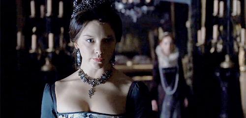 侍女上位、姐妹同夫、一王废四后，英国王室狗血传奇荒诞如戏