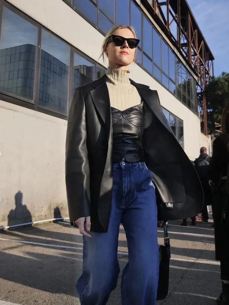 一件皮西装可以有多帅？时髦精们早已给出了答案