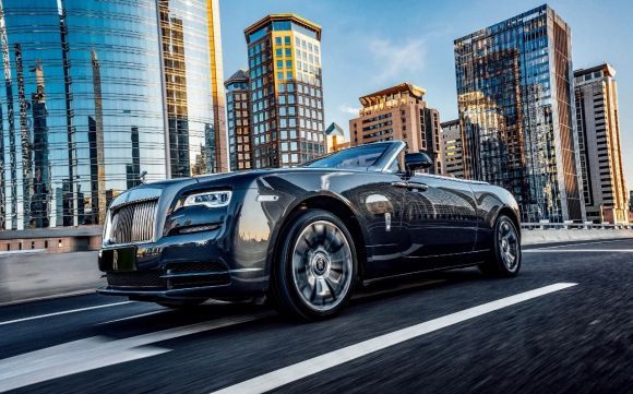 镀晶和隐形车衣到底有什么区别,汽车镀晶好还是贴隐形车衣好