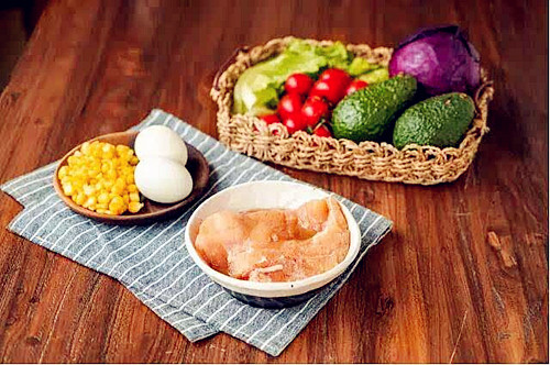 养宠经验分享狗狗训练,比熊7个月还能笼养吗