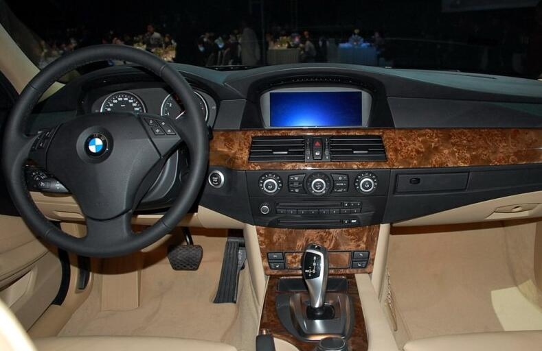 操控和舒适最好的百万级suv,18款宝马5系好还是a6l好