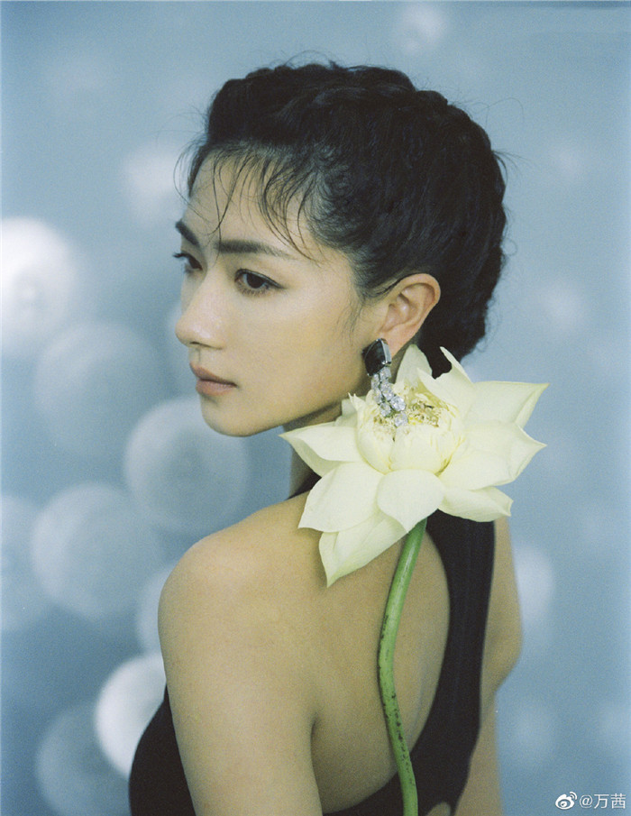 万茜40多岁为什么还这么美,41岁的万茜保持青春少女感