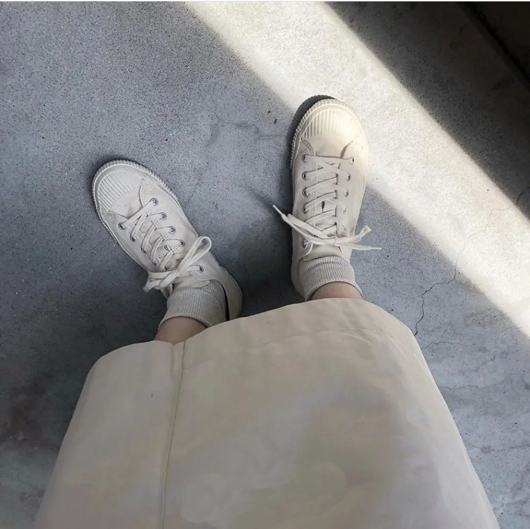 今年流行的帆布鞋长什么样子,今年流行的帆布鞋花纹