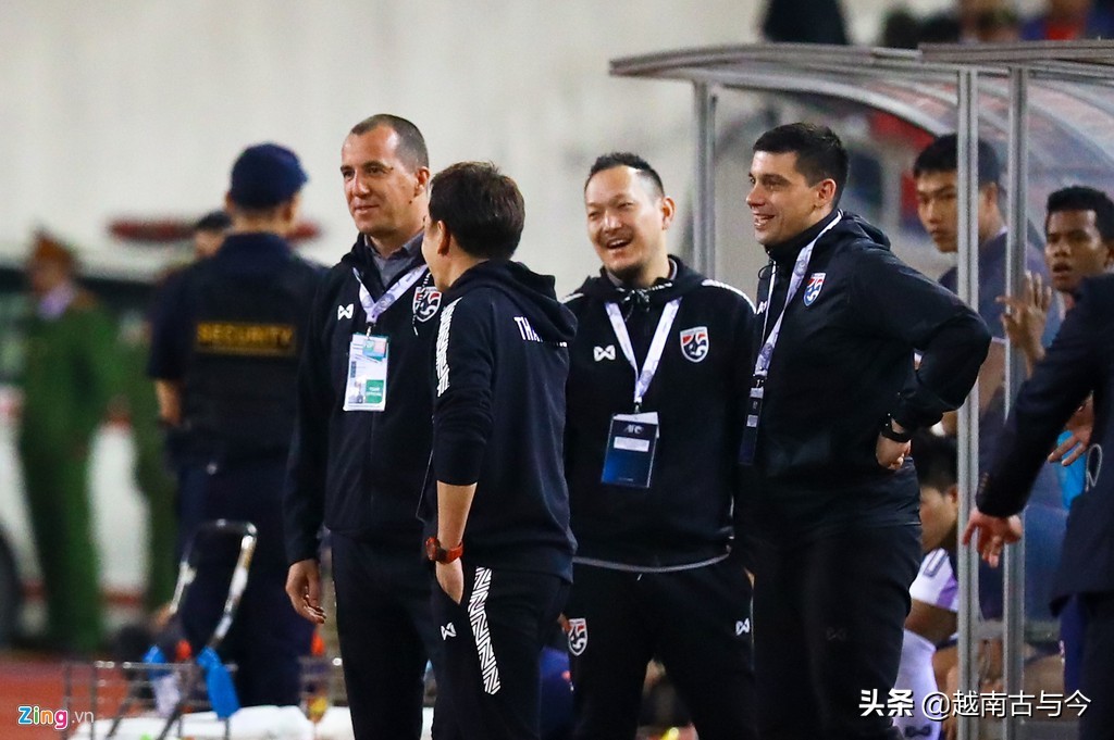 泰国教练打中国人视频,泰国教练教训小球员