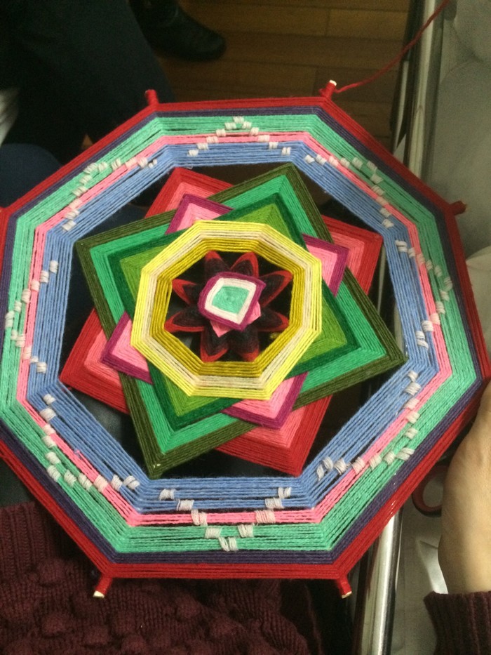 厉害，只用一次性筷子绕上毛线，开出曼荼罗花！附手工教程