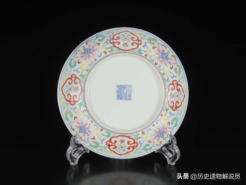 清代官窑单色釉瓷器珍品图片,馆藏乾隆粉彩缠枝花卉