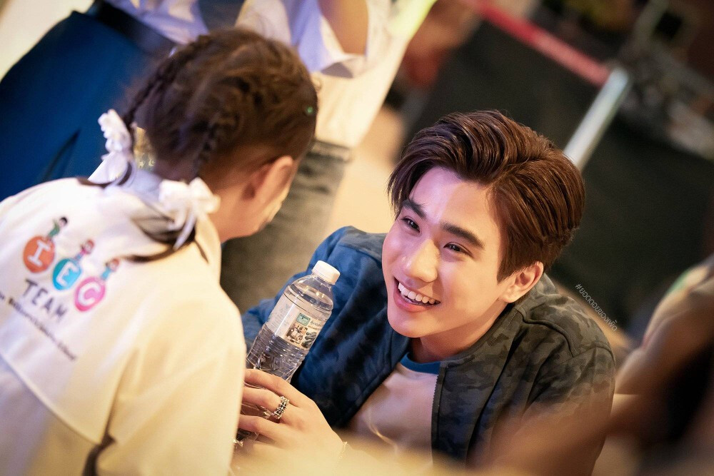 他泰男星和小朋友的治愈同框：BP一家三口关大爷画风不对