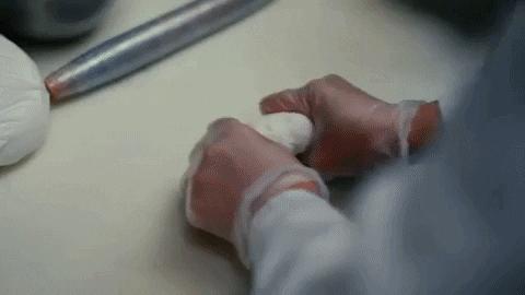 王思聪为什么愿意给女孩花钱,王思聪蝴蝶结多少钱