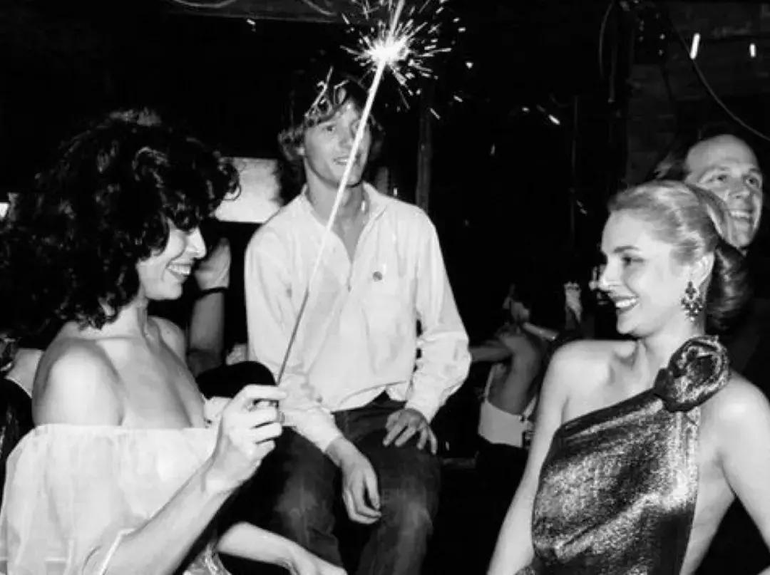 和刘嘉玲陈伟霆在上海时装周上聊个天，是什么体验？