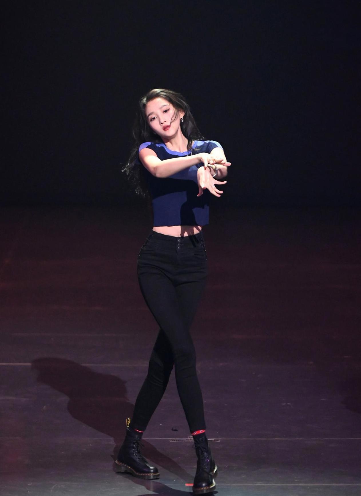 心疼关晓彤,关晓彤上王牌后的路人缘