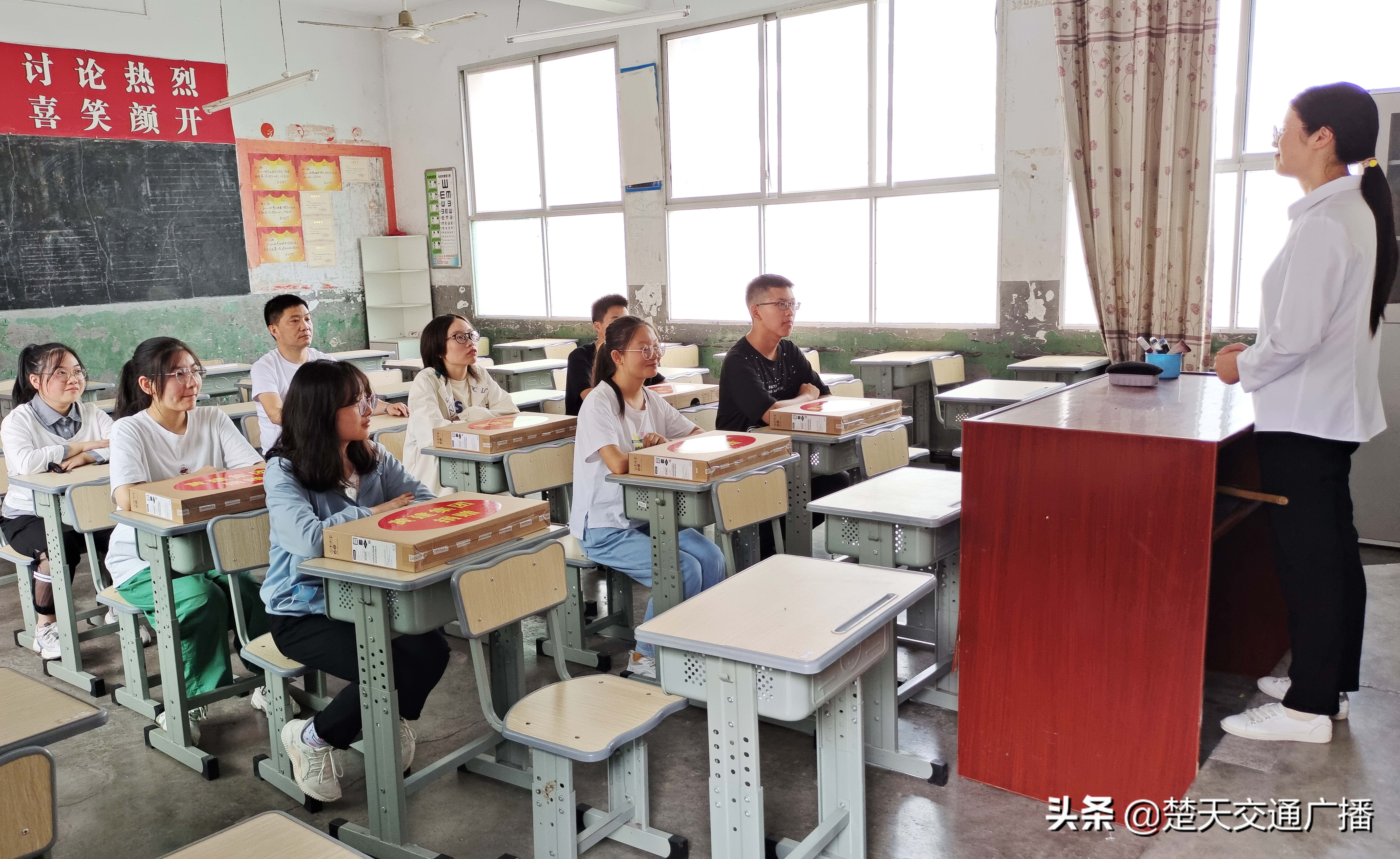 8旬夫妻连续38年捐资助学近百万,情系桑梓百岁老人捐资30万助学